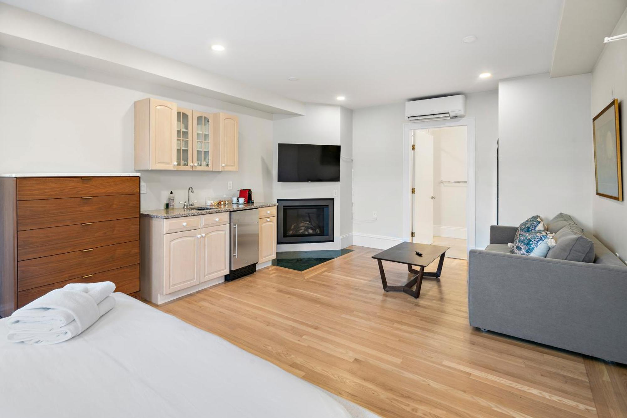 Charlesgate Suites ボストン エクステリア 写真